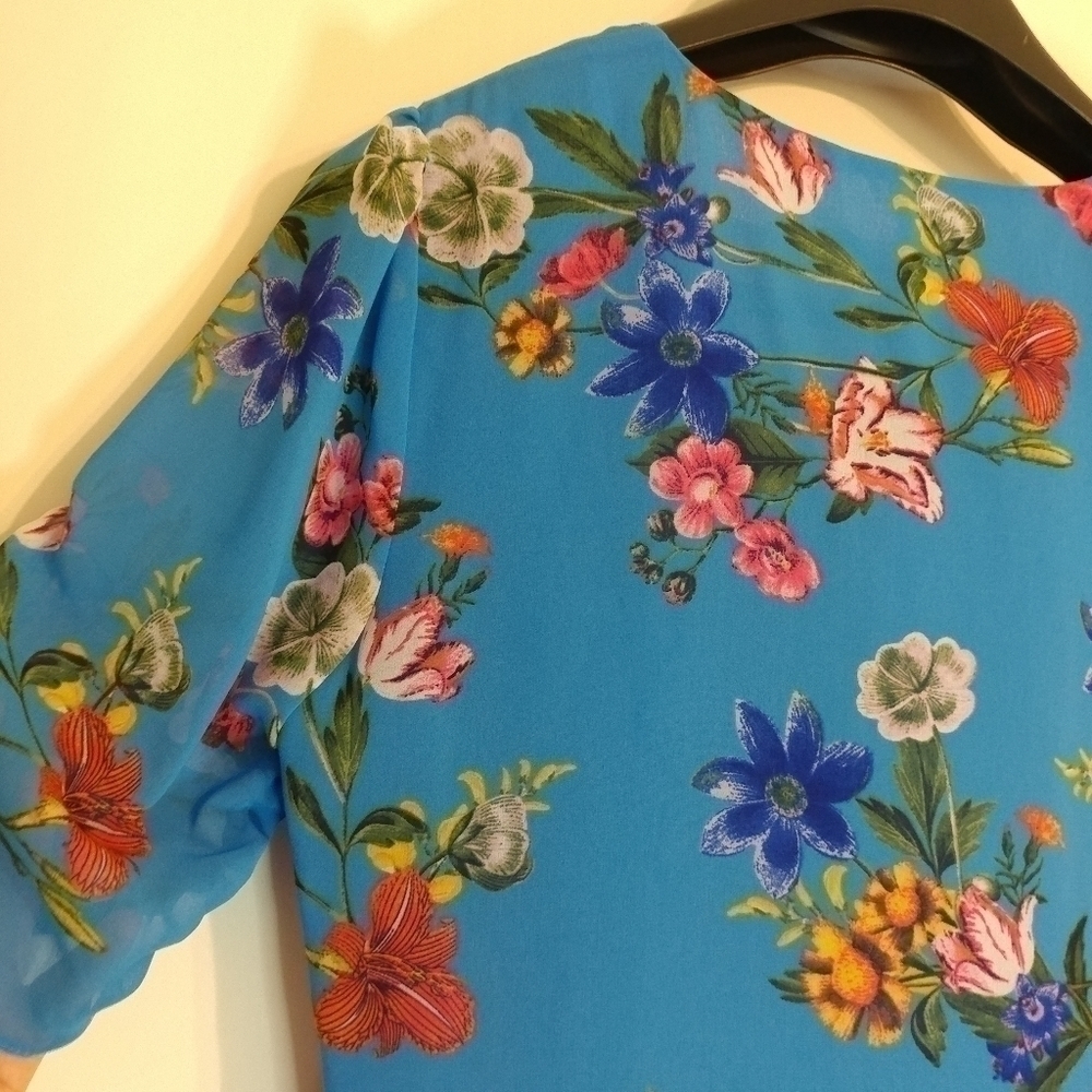 NWT Calvin Klein Blue Floral Blouse in Ocean Blue - Picture 4 of 7